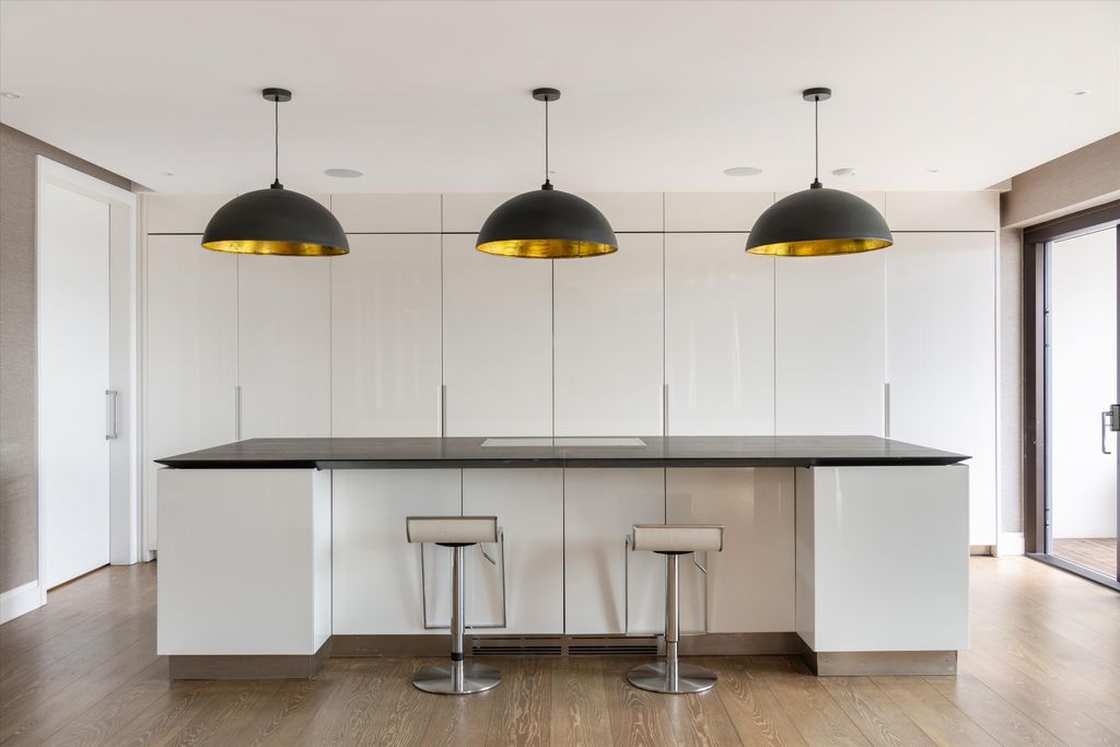 Property photo 2 of 23 Image