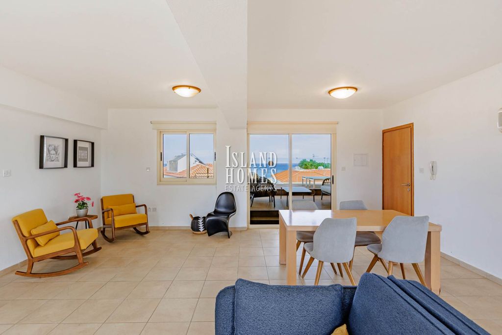 Property photo 2 of 28