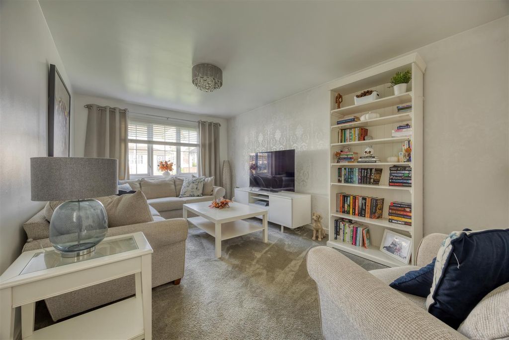 Property photo 2 of 33 24_Mallard_Crescent_Cumbernauld_010.Jpeg