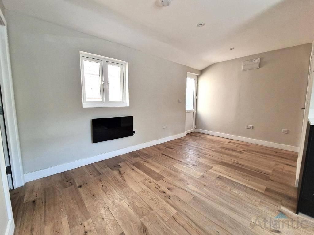 Property photo 2 of 5 Gallery