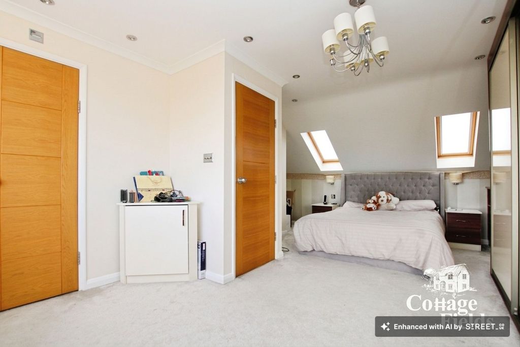 Property photo 3 of 31
