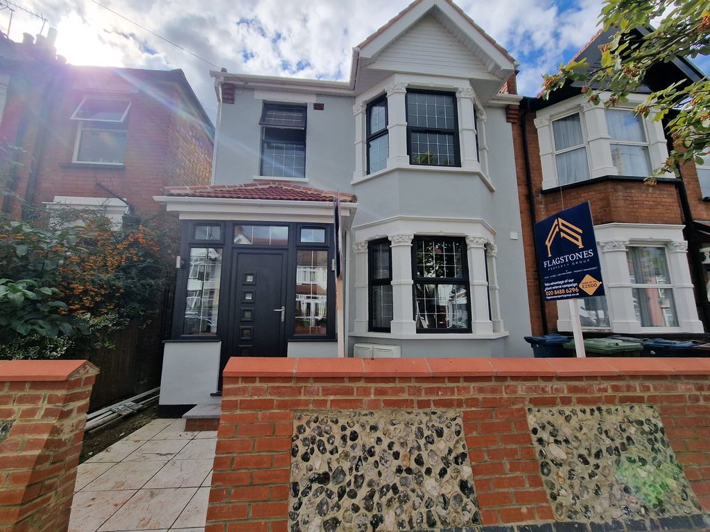 Property photo 2 of 6