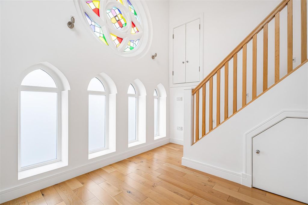 Property photo 3 of 33