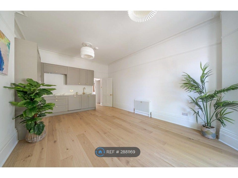 Property photo 3 of 11 Lounge/Kitchen