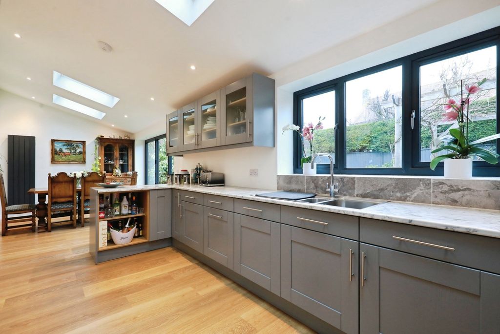 Property photo 3 of 27 Pbox-Img.Jpg