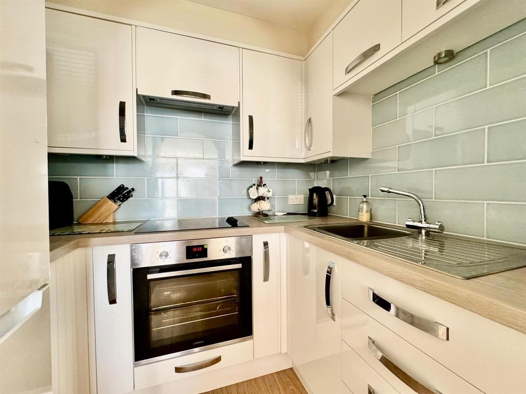Property photo 2 of 19 Kitchen
