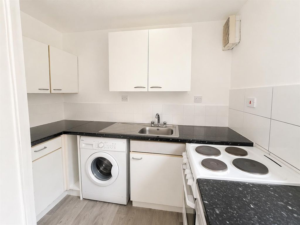 Property photo 3 of 4 3