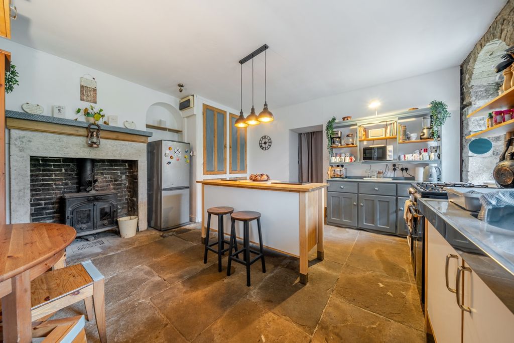 Property photo 2 of 21 Kitchen