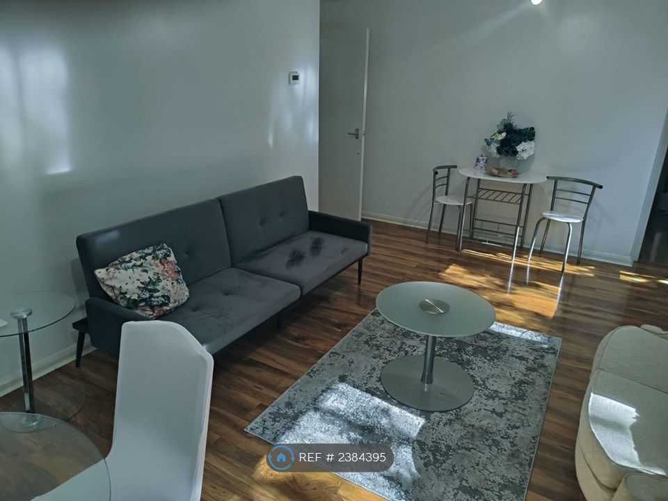 Property photo 1 of 15 Lounge