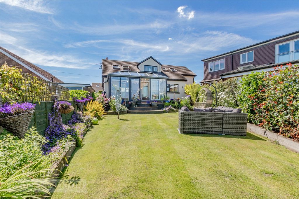 Property photo 1 of 32 Rear Garden