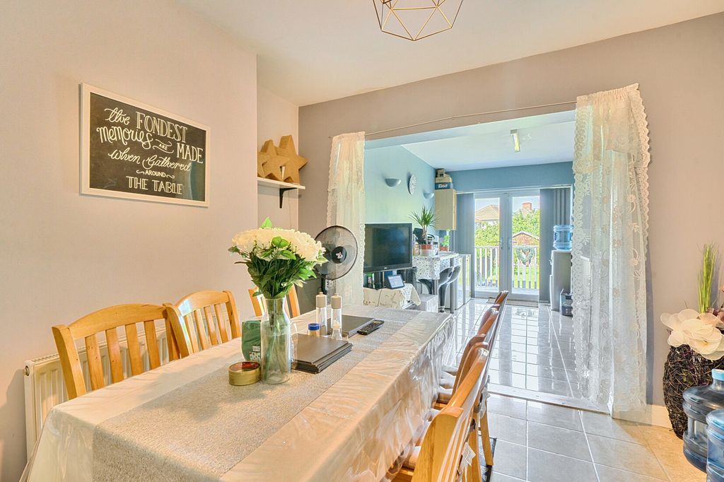 Property photo 2 of 17 Dining Room
