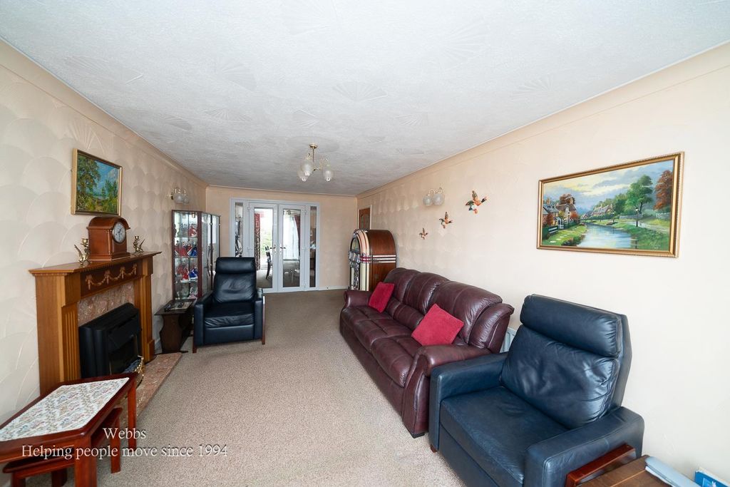 Property photo 2 of 28 First Floor Lounge