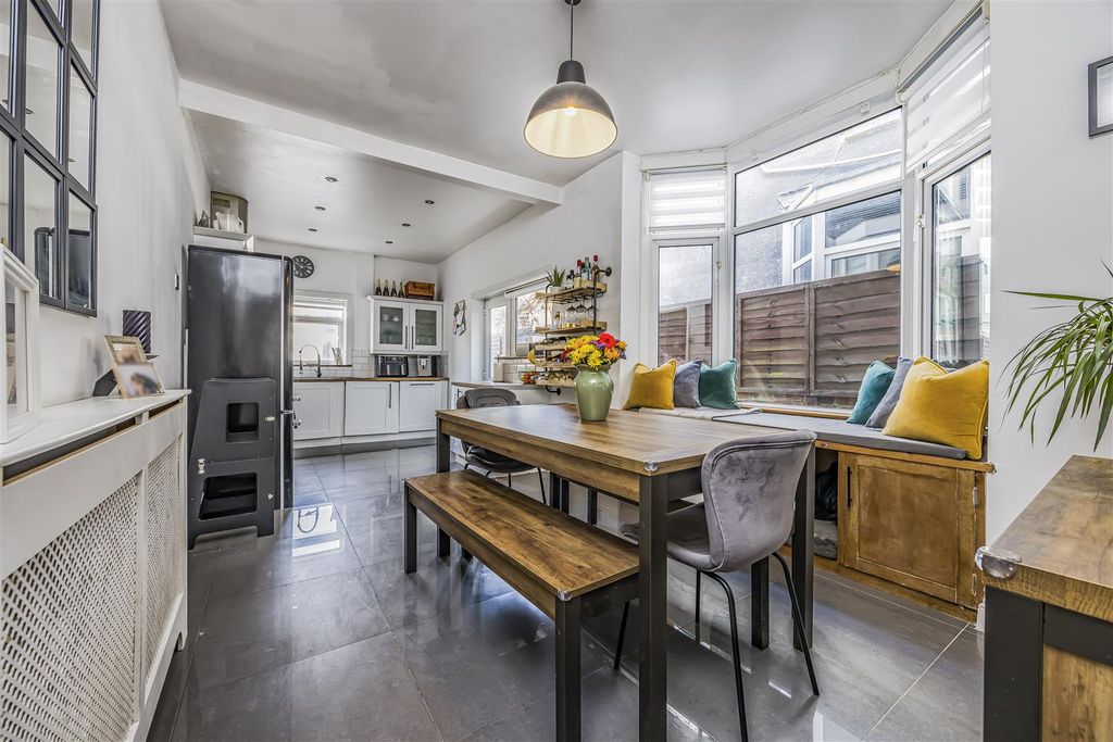 Property photo 1 of 23 63 Byron Road, Fratton-Porticomarketing-Soldby-19.