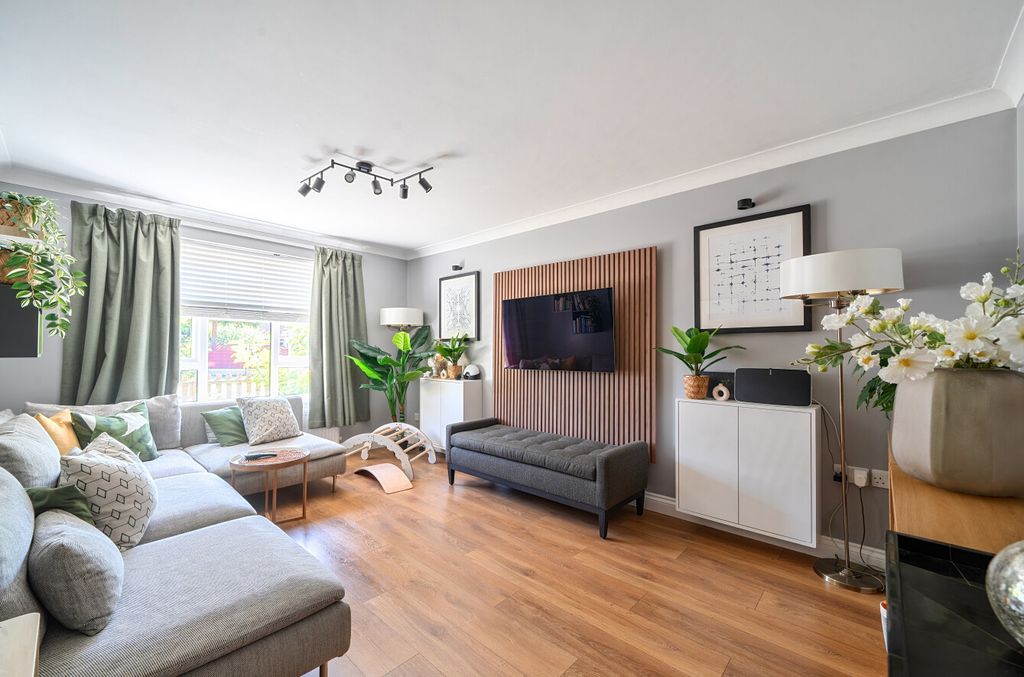 Property photo 3 of 21 1480186-12-6A329B...