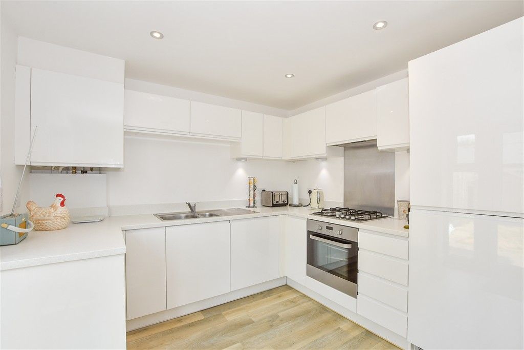 Property photo 3 of 17 Kitchen/Breakfast Room