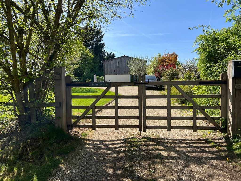 Property photo 1 of 17 Cover