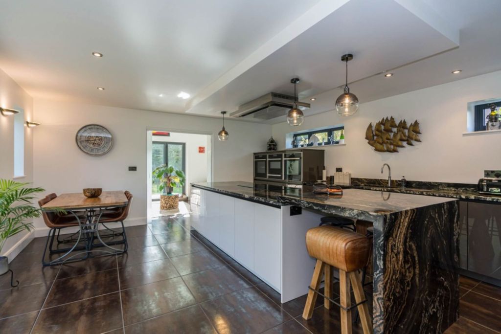 Property photo 2 of 23