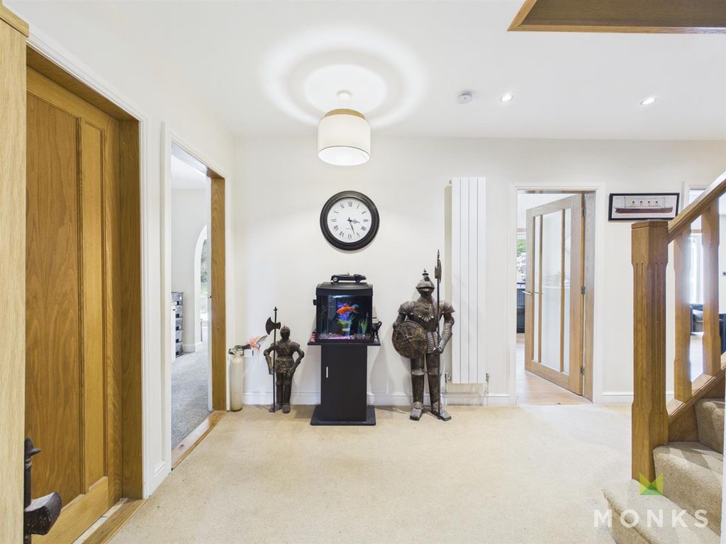 Property photo 3 of 48 Hallway