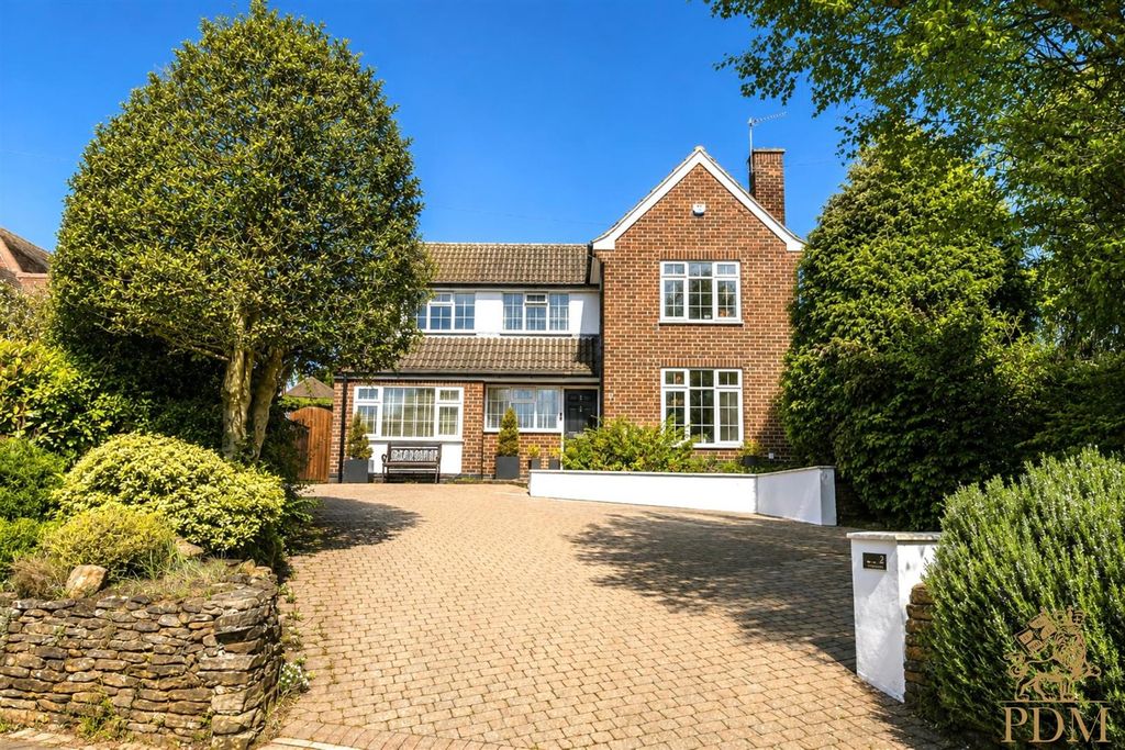 Property photo 1 of 43 2 Arundel Drive, Bramcote (3 Of 56).Jpg