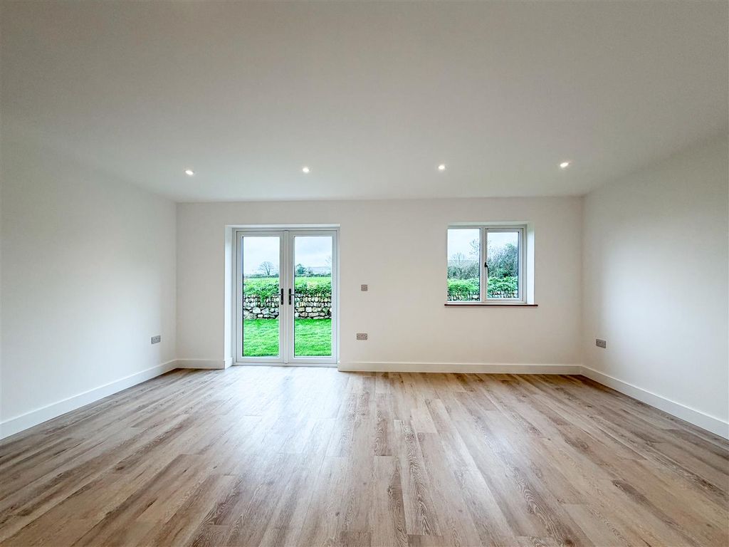 Property photo 3 of 24