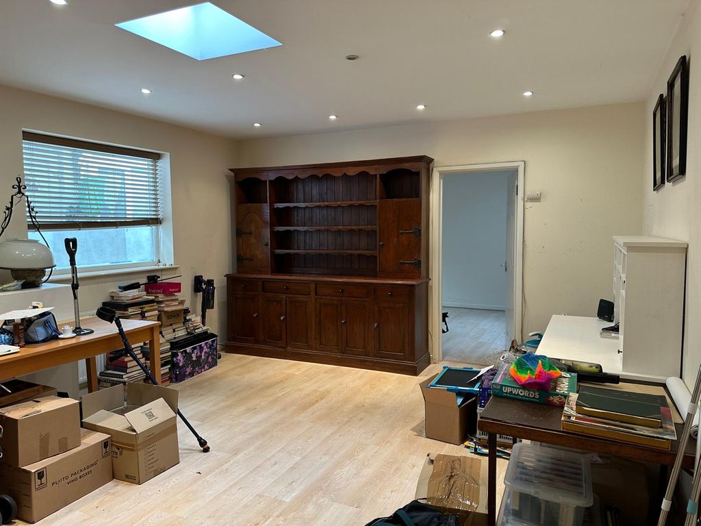 Property photo 1 of 4