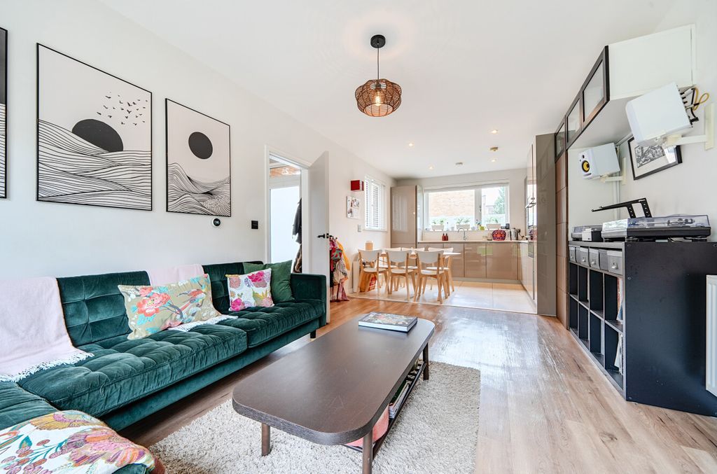 Property photo 3 of 19 1359749-4-68d6695...