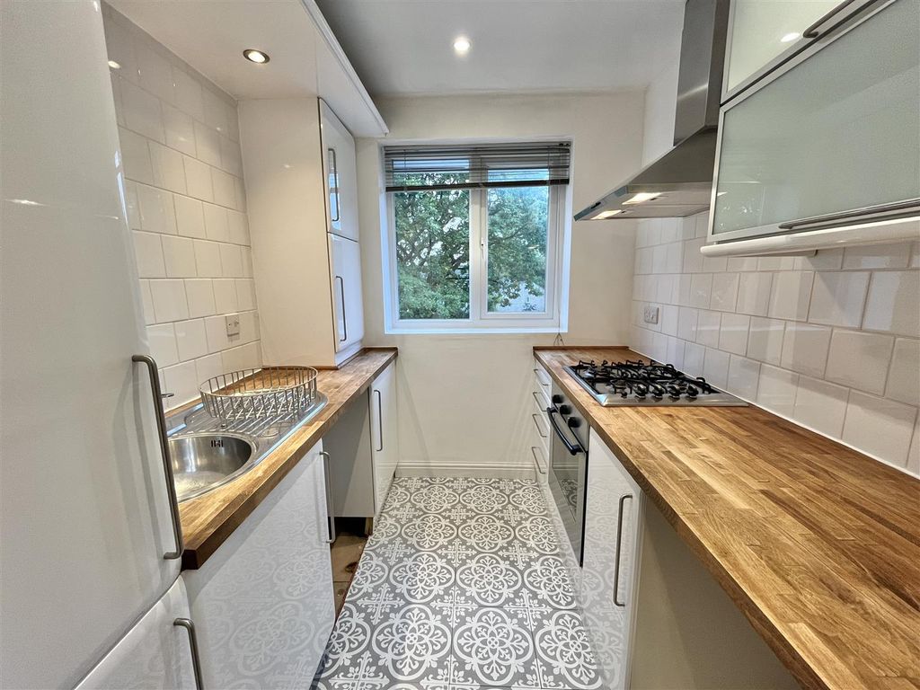 Property photo 3 of 6 Kitchen