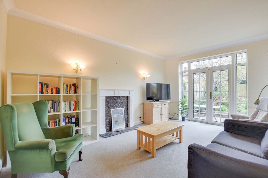 Property photo 2 of 21