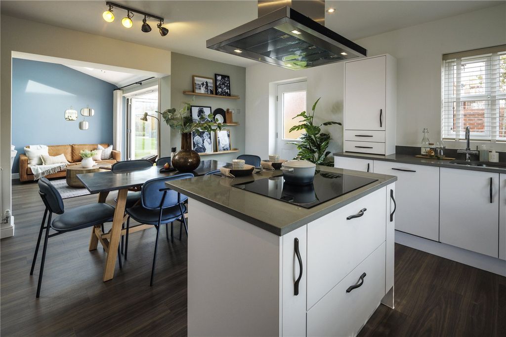 Property photo 2 of 15 Kitchen Dine Live