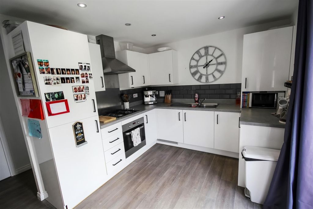 Property photo 3 of 15 Kitchen 17 Baldwin.Jpg
