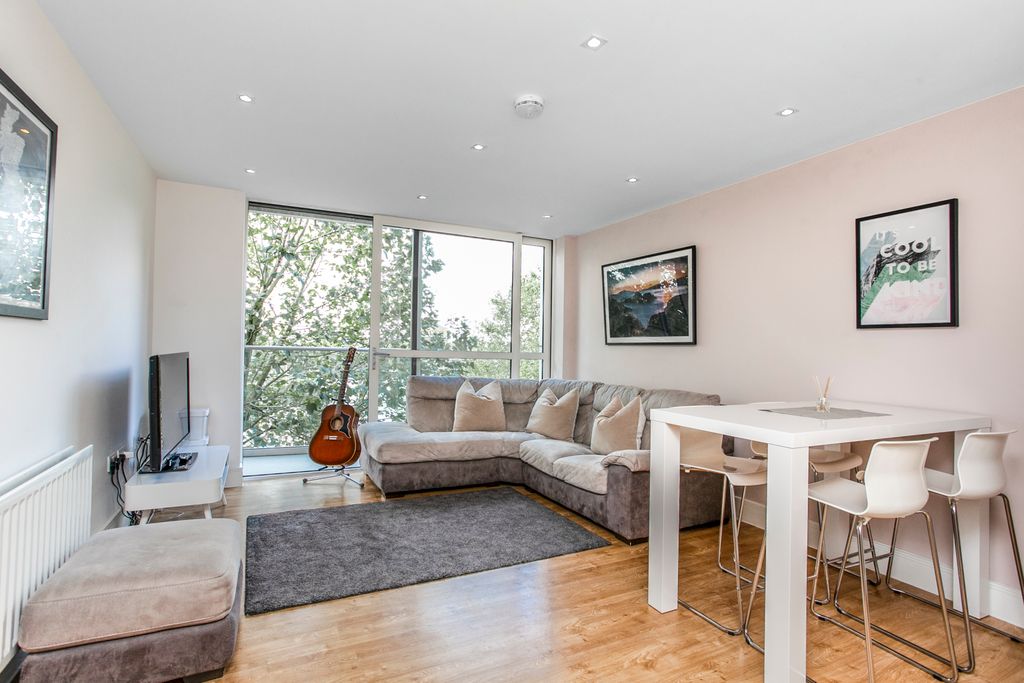 Property photo 1 of 18 Photo 2