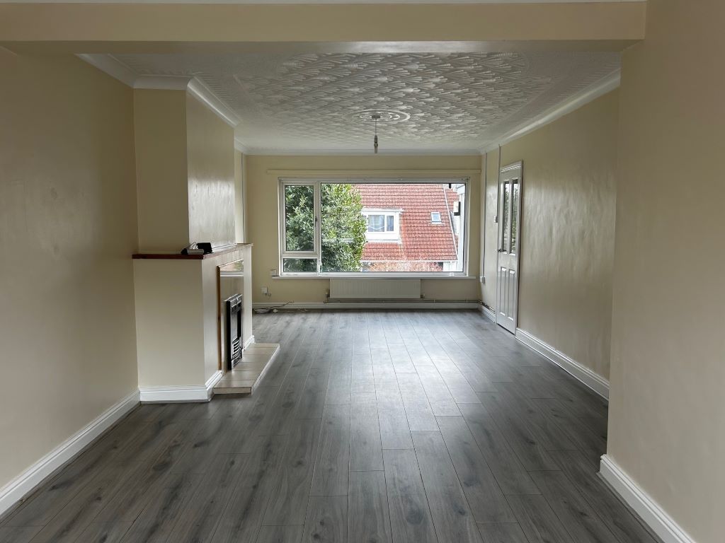 Property photo 3 of 7 Dining Room