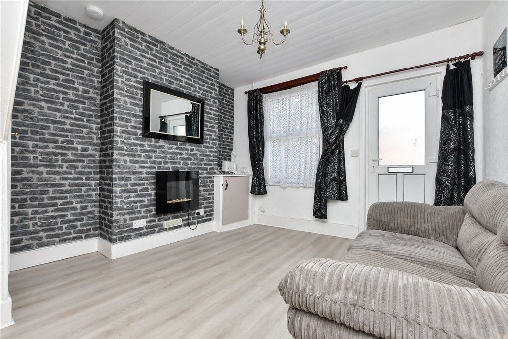 Property photo 3 of 9 Lounge