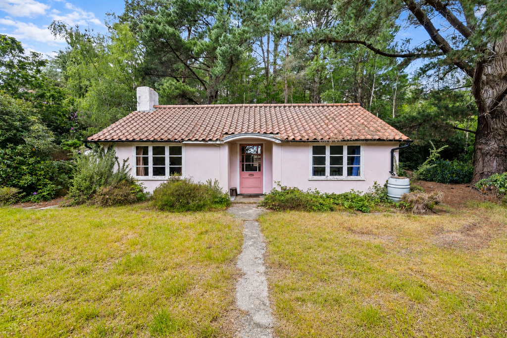 Property photo 1 of 15 Front (Exterior)