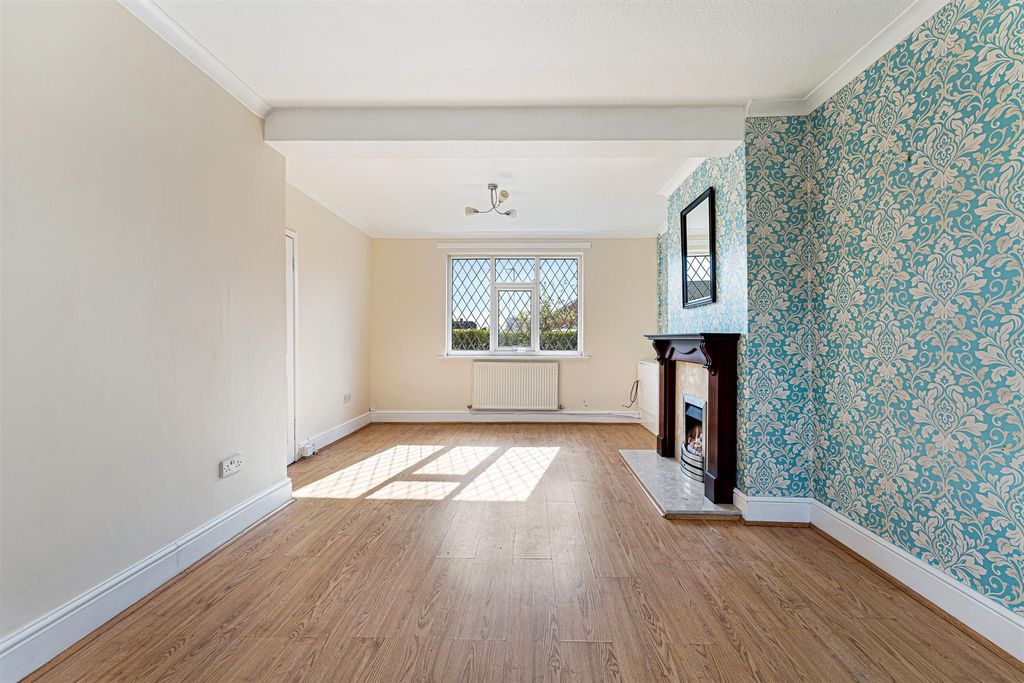 Property photo 2 of 19 41 Bretherton Road12.Jpg