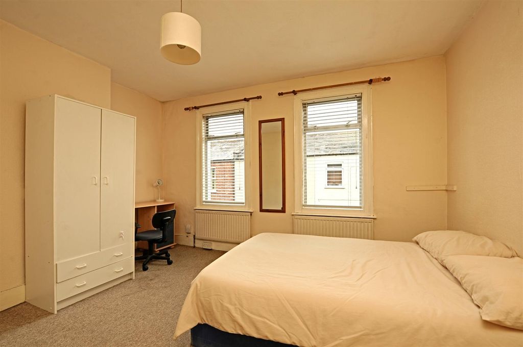 Property photo 3 of 6