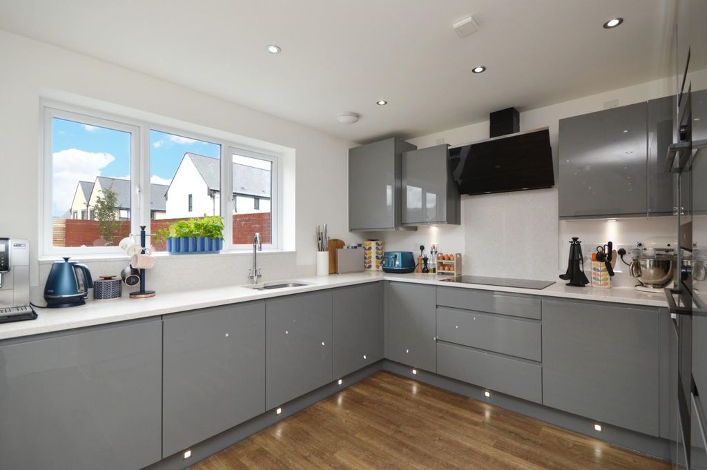 Property photo 3 of 28 Open Plan Kitchen/Dining Room