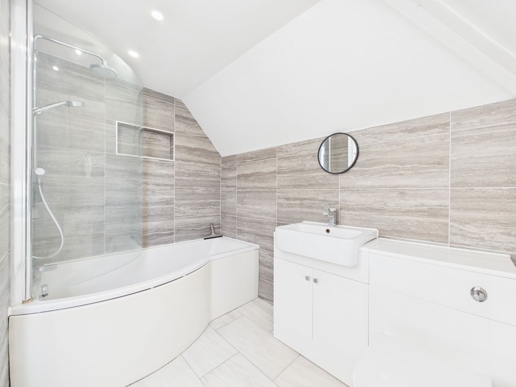 Property photo 3 of 6 Bathroom