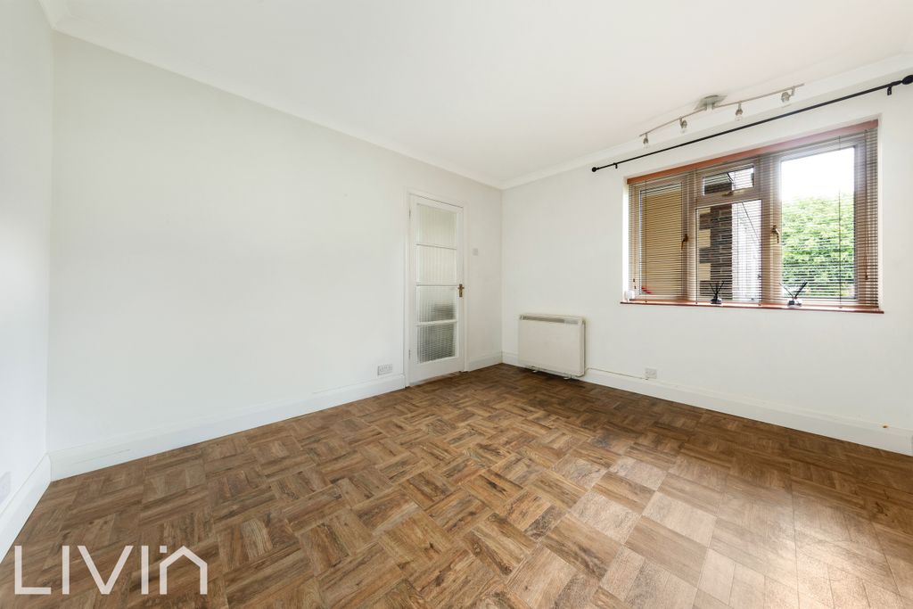 Property photo 3 of 9 3