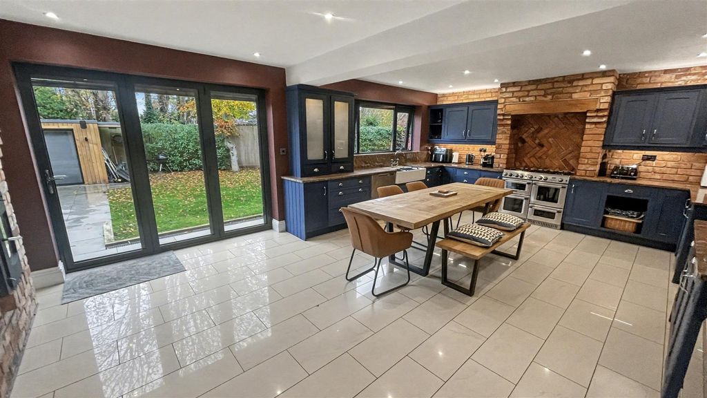 Property photo 3 of 35 Kitchen