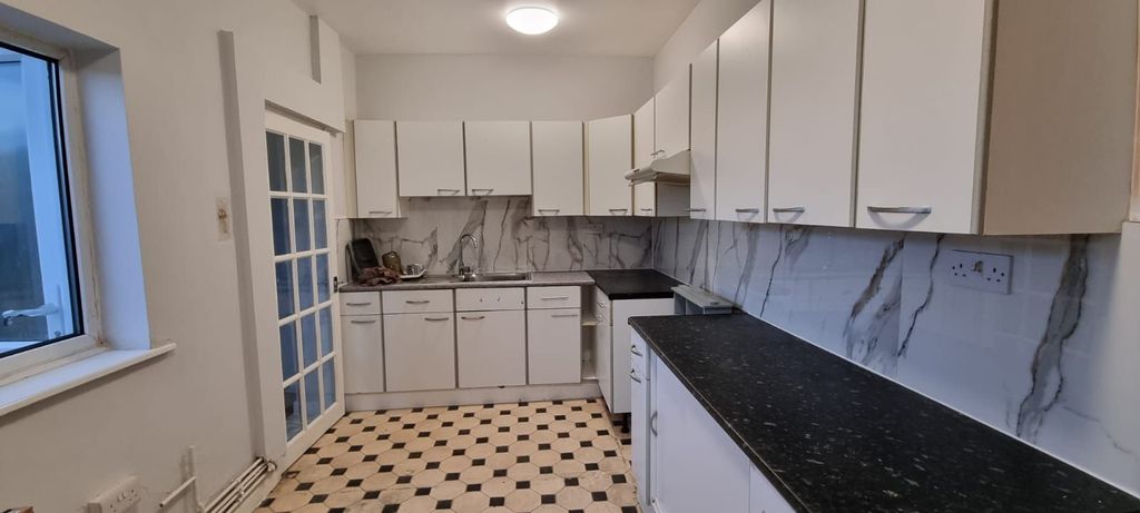 Property photo 3 of 9 Photograph 3