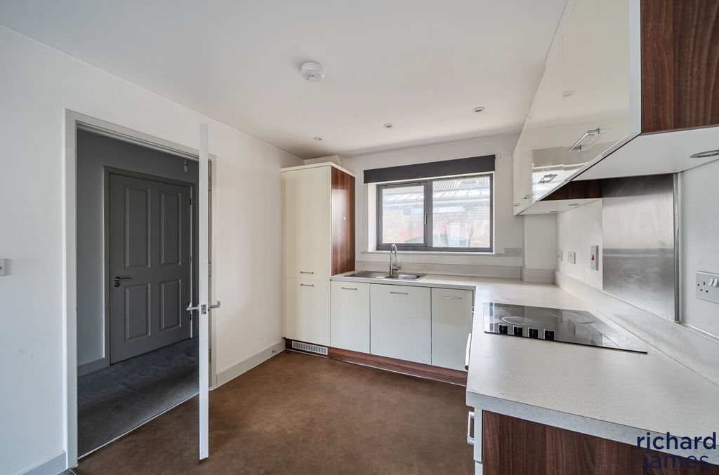 Property photo 2 of 12 96ee02d8622c4c629A7A6Df36B878A54