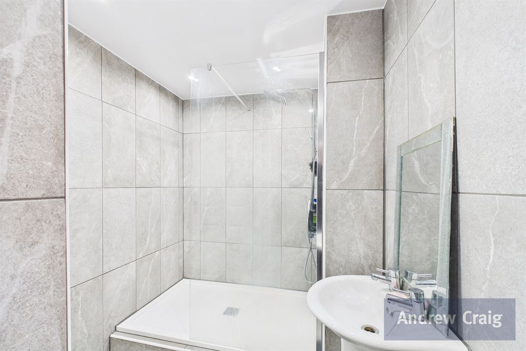 Property photo 3 of 19 Shower Room