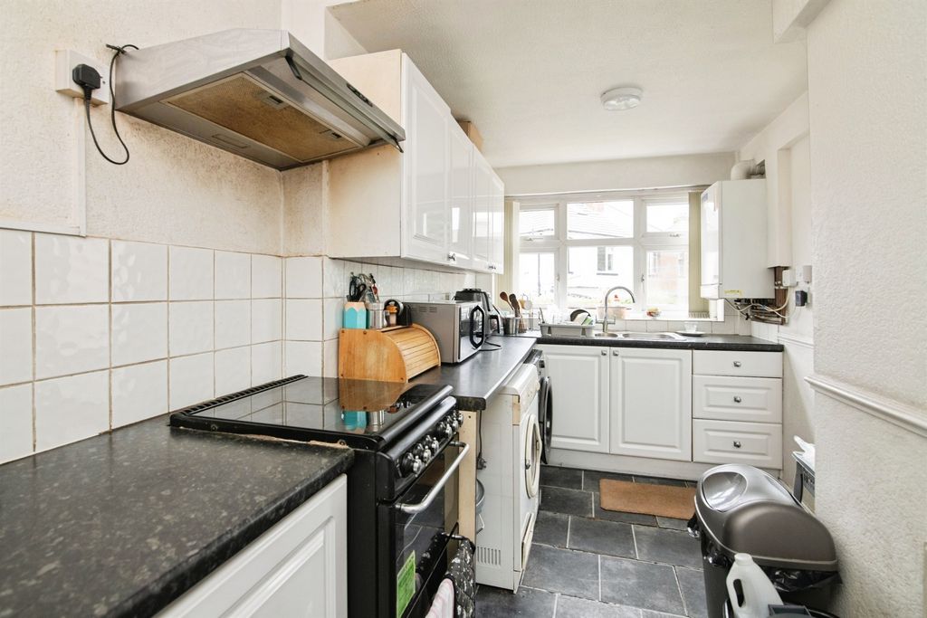 Property photo 3 of 18