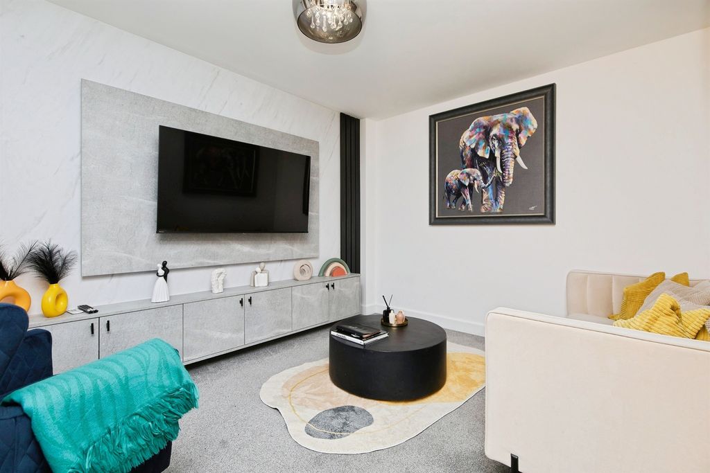 Property photo 3 of 20