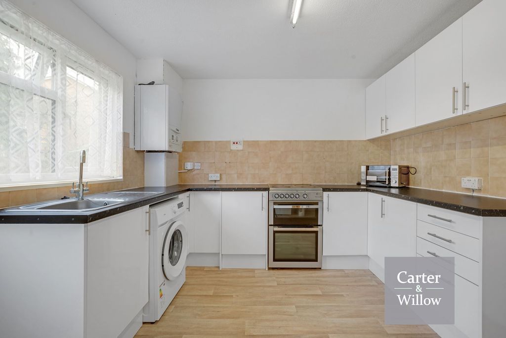 Property photo 3 of 15 Kitchen