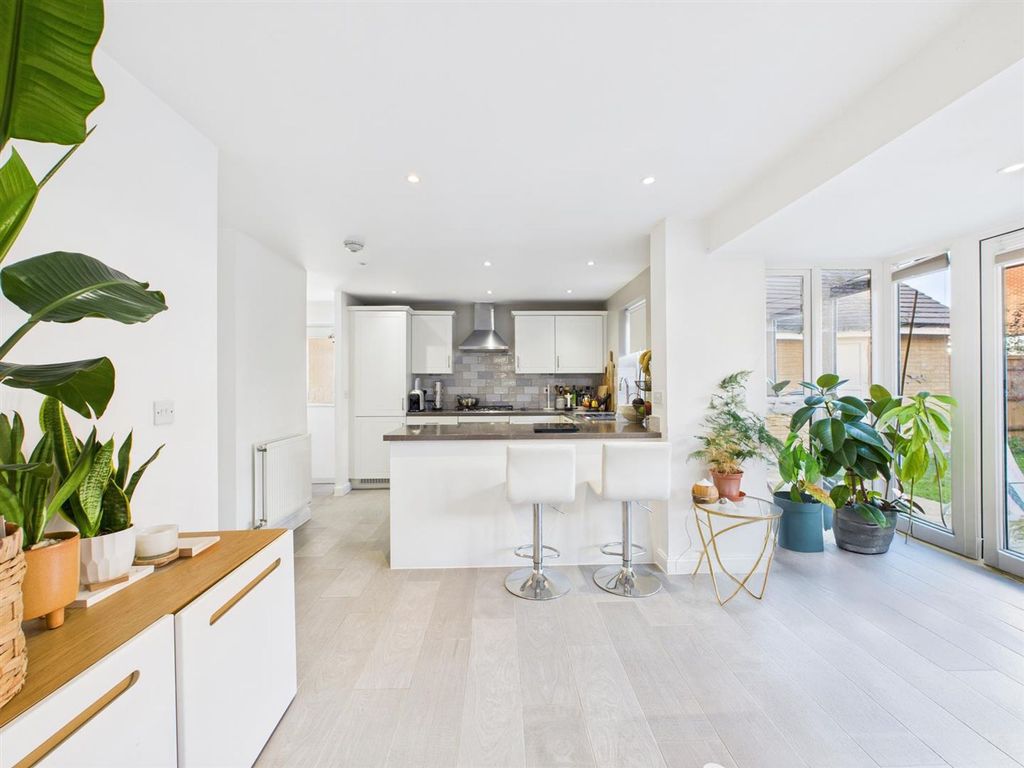 Property photo 2 of 20 Cam02861G0-Pr0528-Still033.Jpg