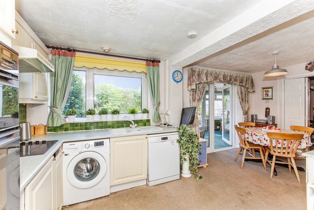 Property photo 3 of 17
