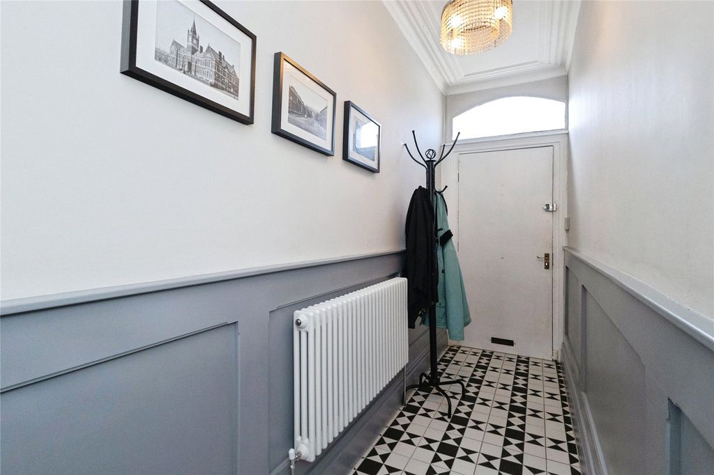 Property photo 2 of 19 Hallway