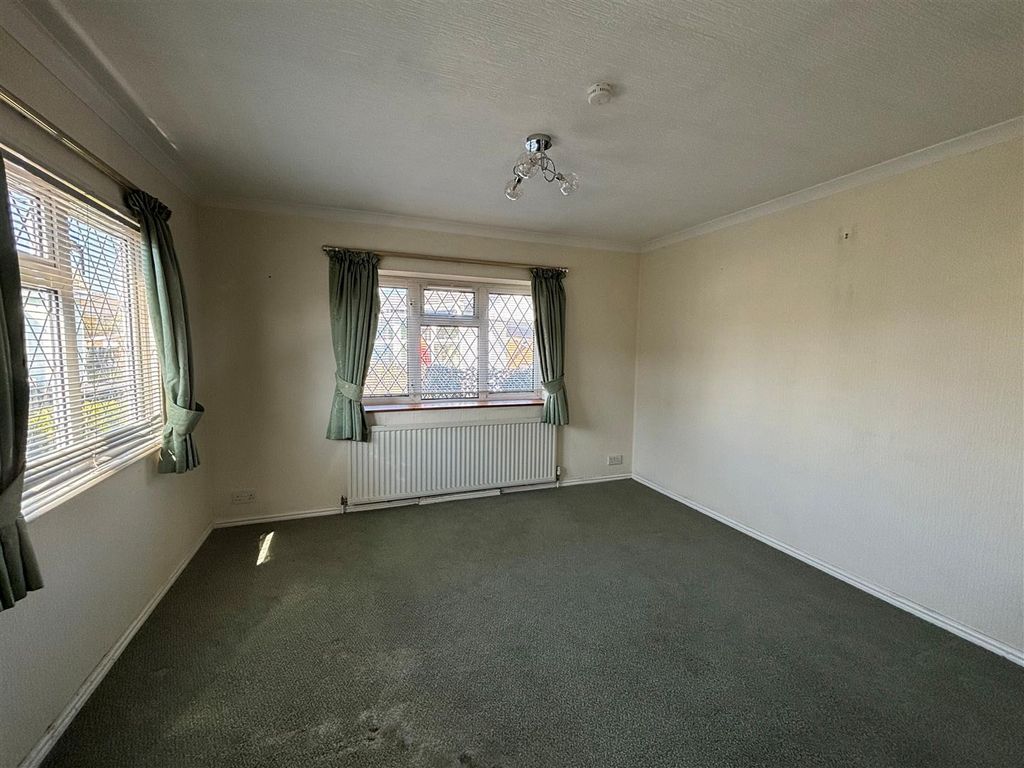 Property photo 2 of 11 Lounge